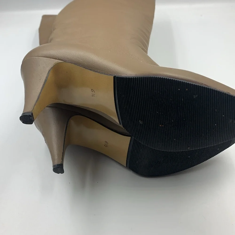Heeled leather boots. - Picture 4 of 6